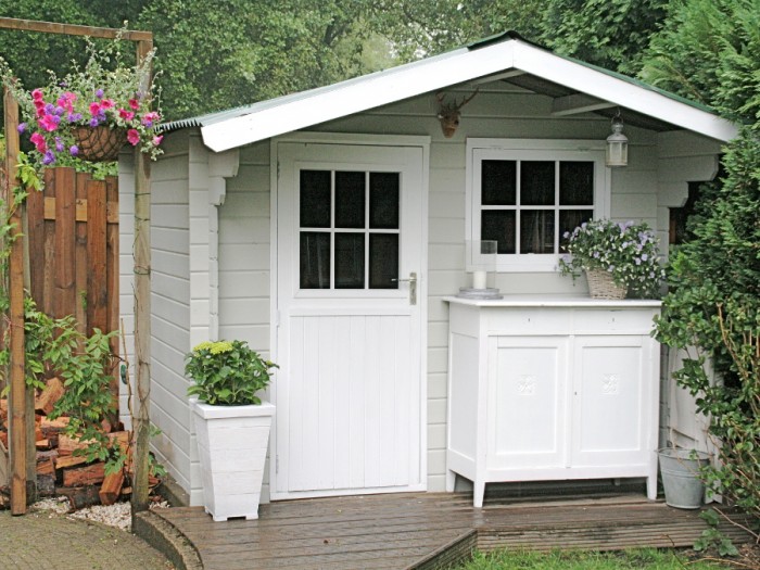 How to paint outdoor shed or log cabin - Moose FÃ¤rg Paint 