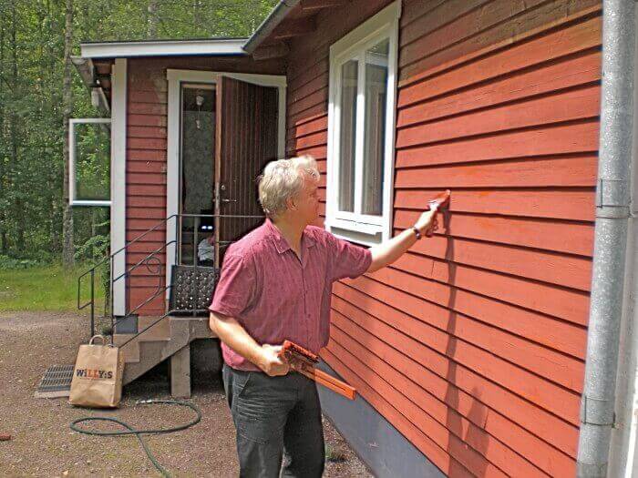 Natural red paint