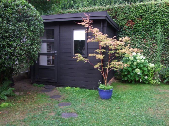 garden office in Swedish paint