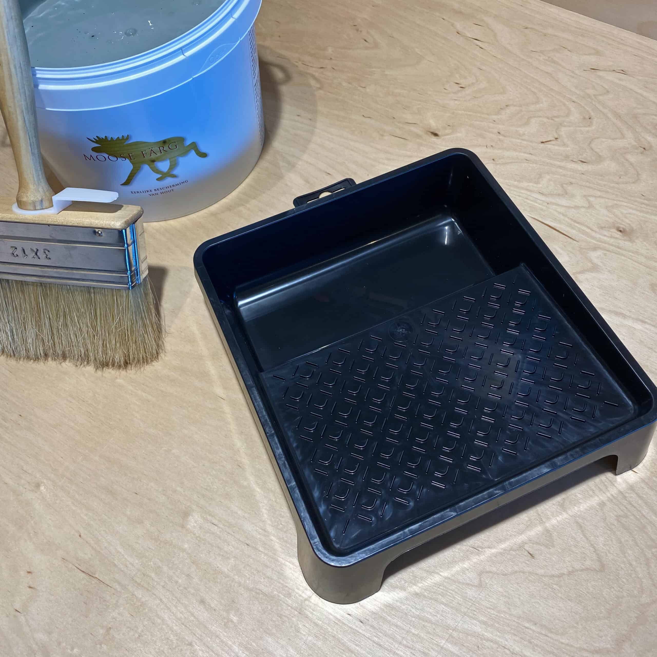 Cleaning shop paint tray