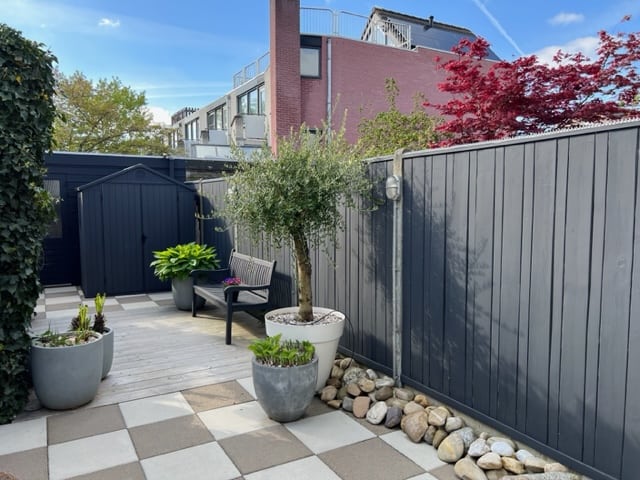 anthracite fence and shed