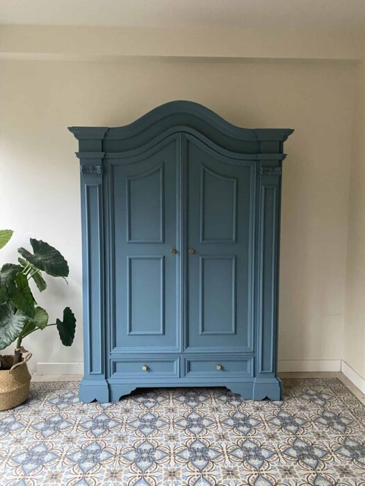Painting closet blue