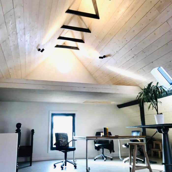 ceiling made of pine wood and painted with Dimma Vit
painting pine wood